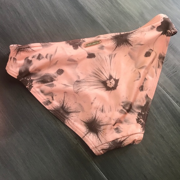 Beautiful Peach Vince Camuto Bikini - Picture 5 of 8